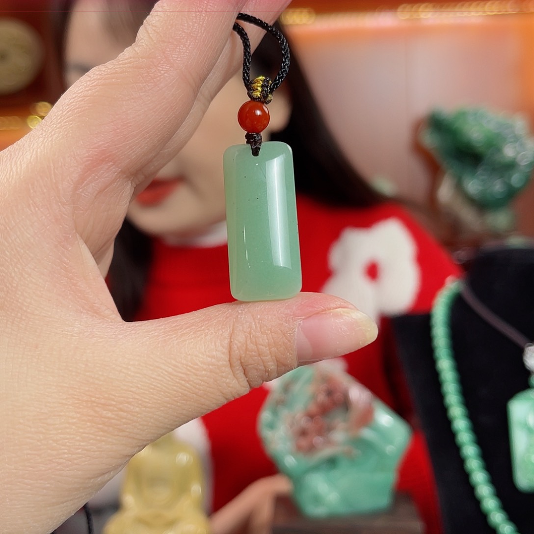 密玉（石英质玉）颈饰未镶嵌