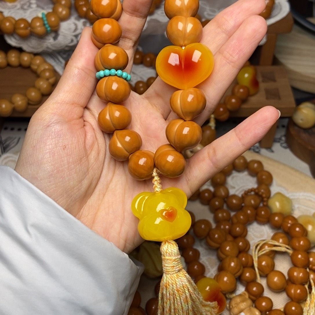 吊坠猴头核桃屁桃玻璃底卡16