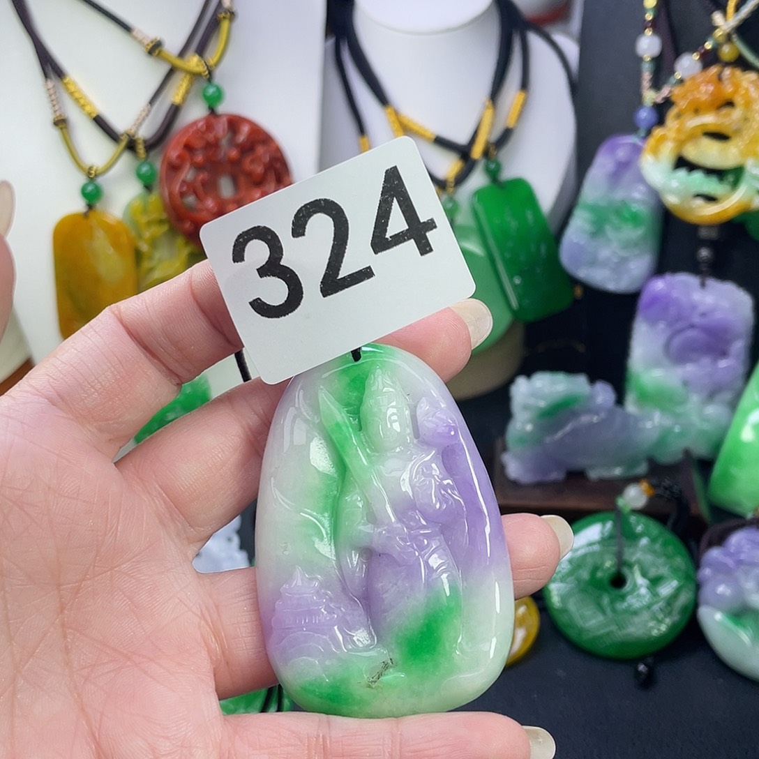 翡翠未镶嵌吊坠(赠链)