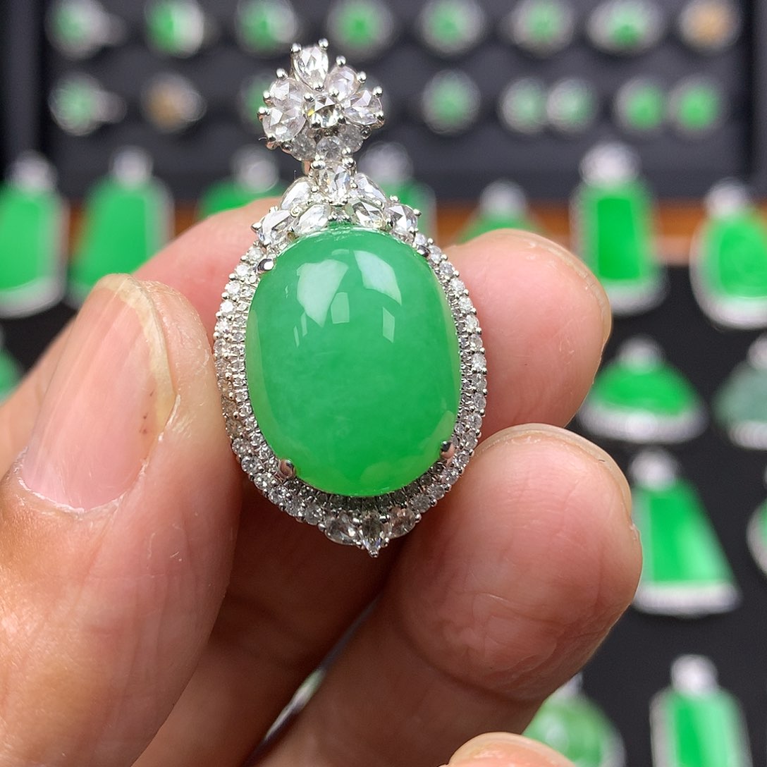 翡翠颈饰18K金镶嵌吊坠