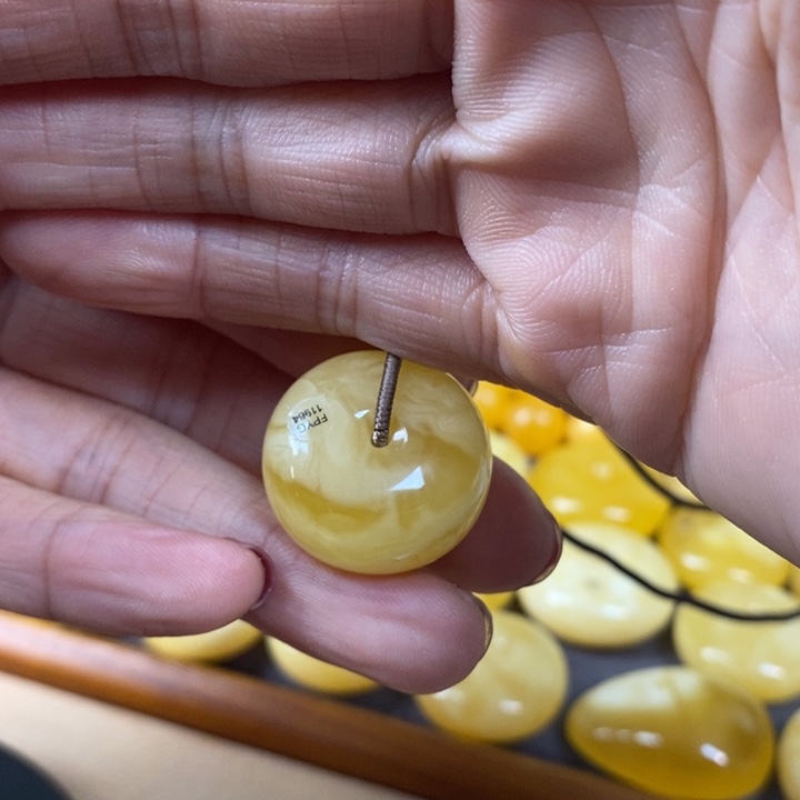 琥珀颈饰未镶嵌齐****生扣子