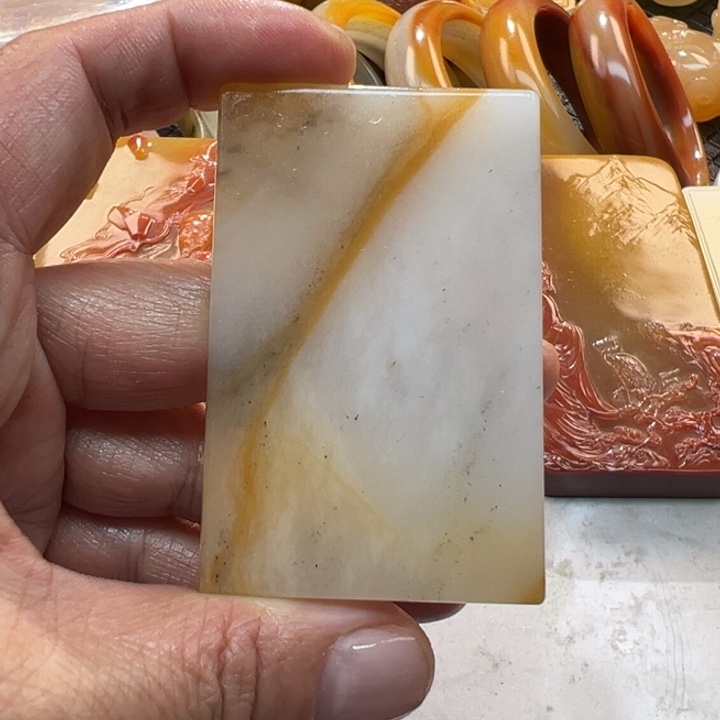 石英质玉（黄龙玉）颈饰未镶嵌