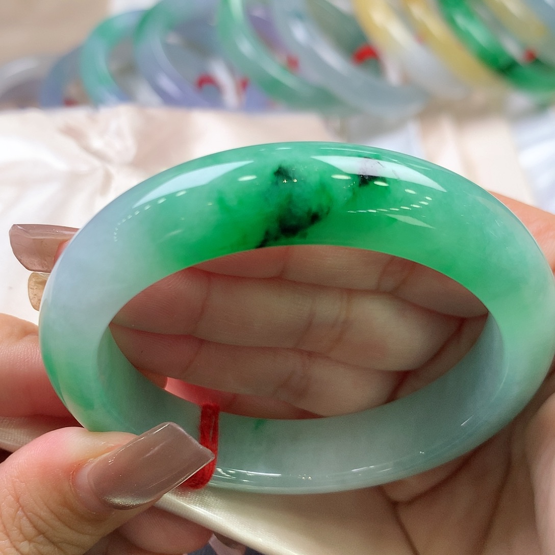 翡翠未镶嵌手镯55.6正圈