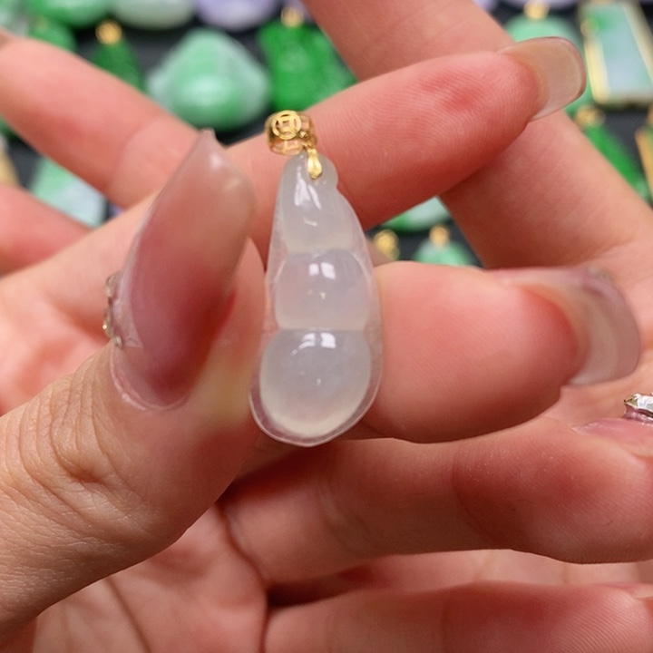 翡翠颈饰未镶嵌吊坠