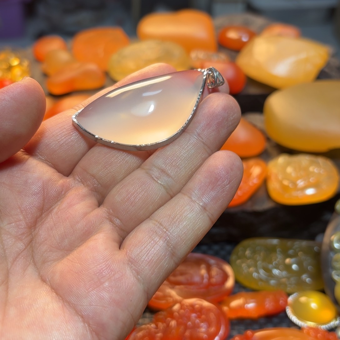 石英质玉挂件合金新**哥