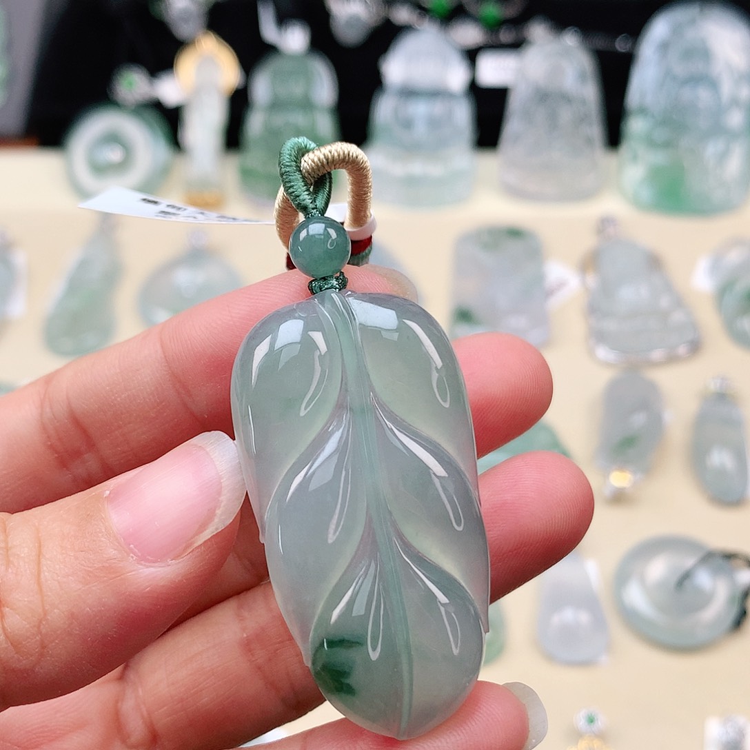 翡翠未镶嵌颈饰叶子