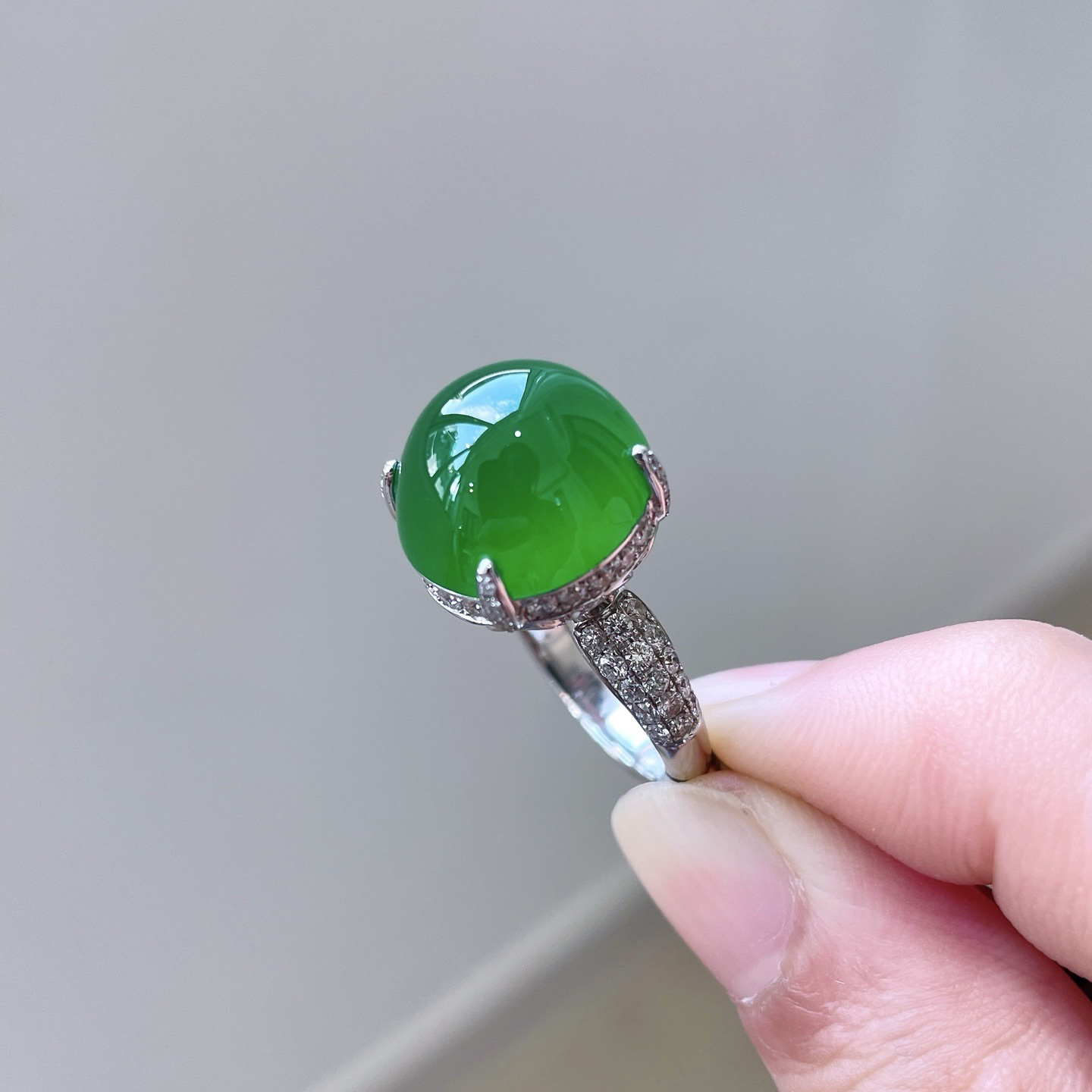 天然缅甸翡翠a冰辣绿戒指18k镶嵌可改圈