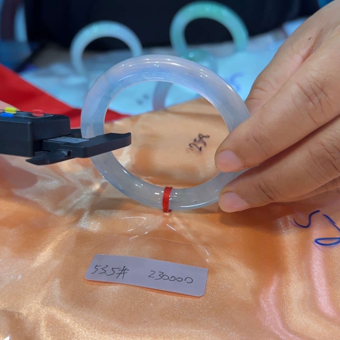 翡翠手镯未镶嵌53.5圈圆条