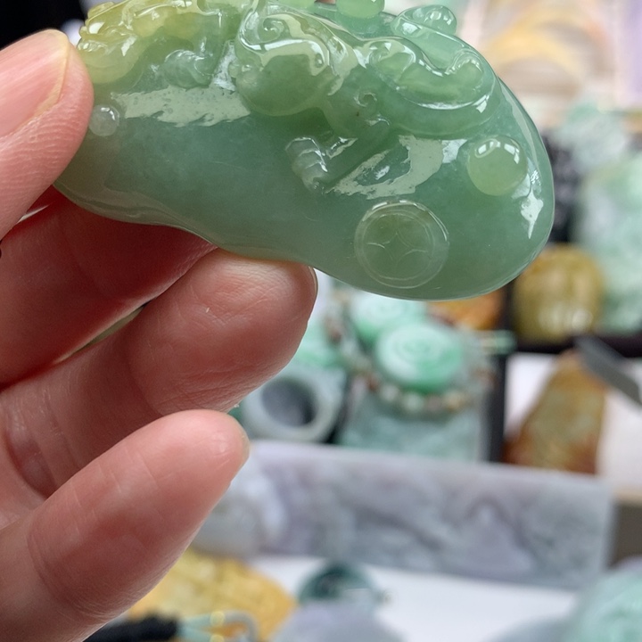 翡翠颈饰未镶嵌吊坠