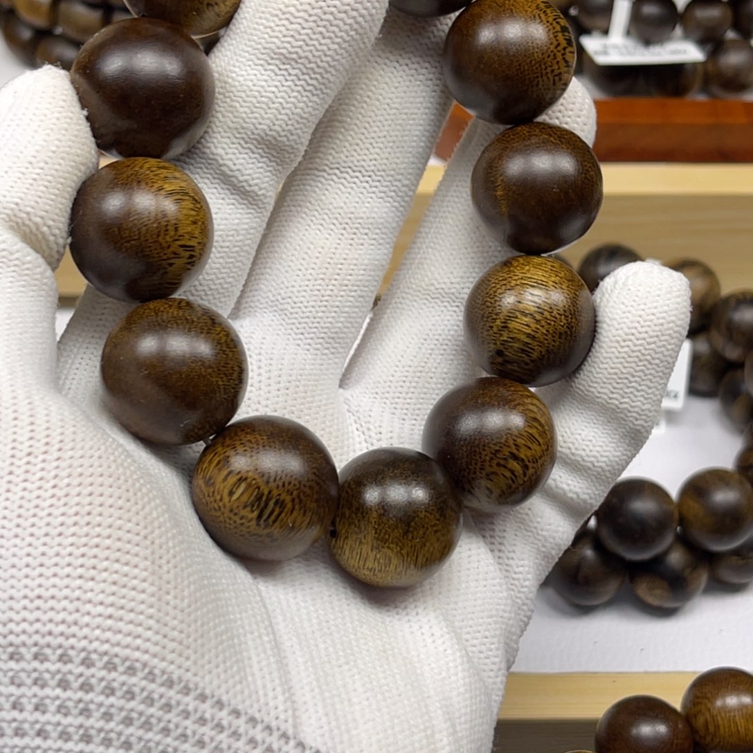 东***东手串沉香海南莺歌绿奇楠