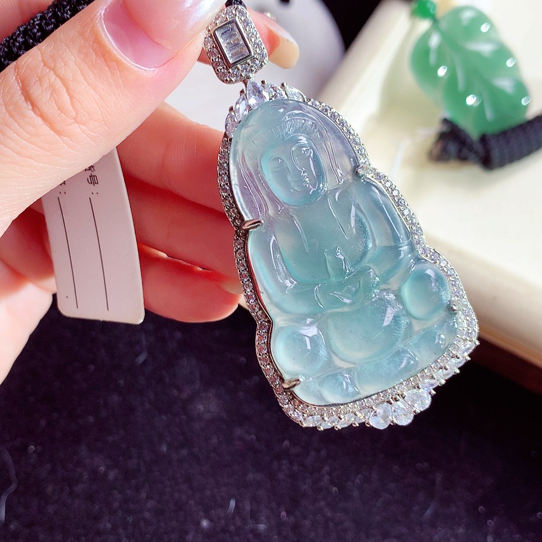 颈饰未镶嵌翡翠天然