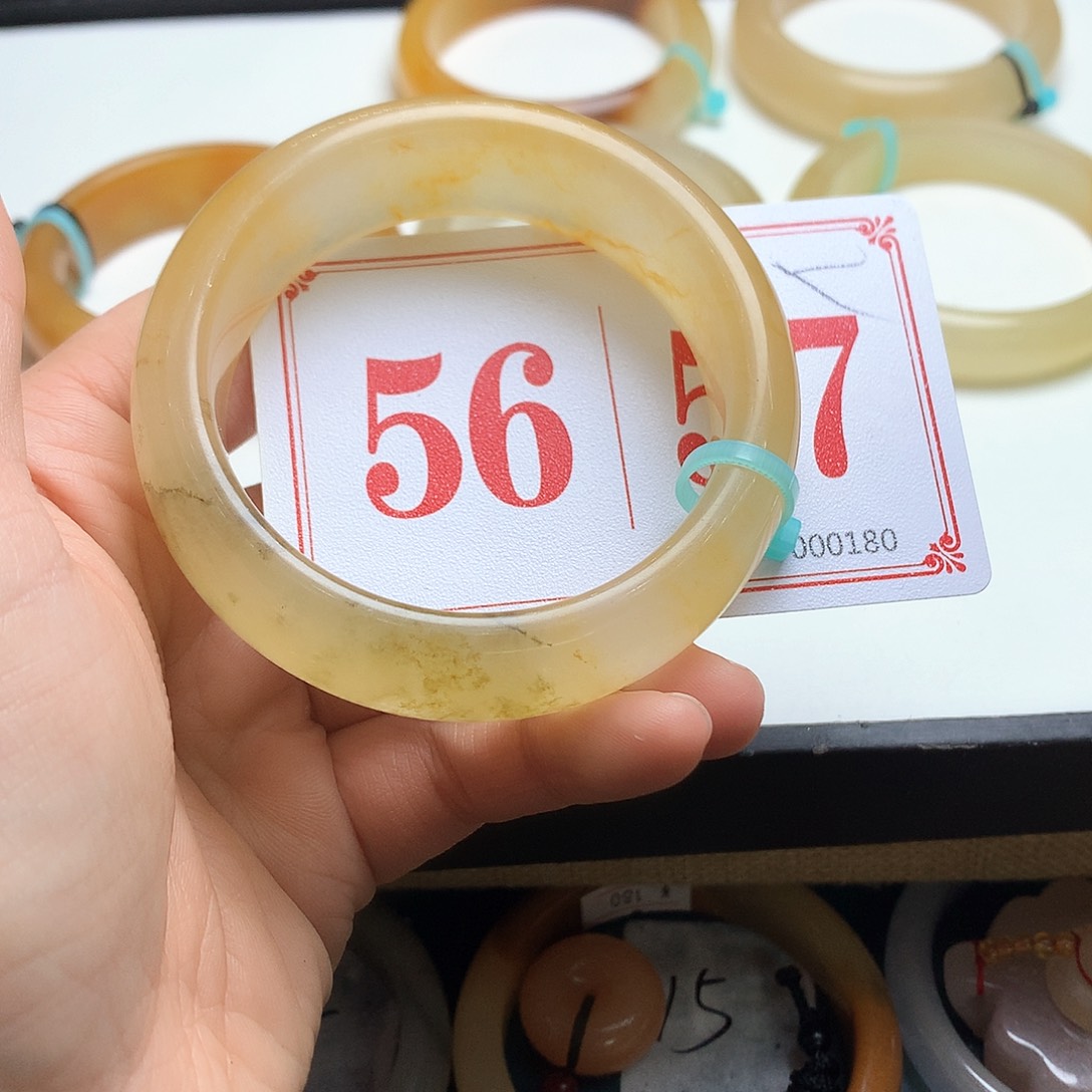 未镶嵌石英质玉（黄龙玉）手镯好*呐