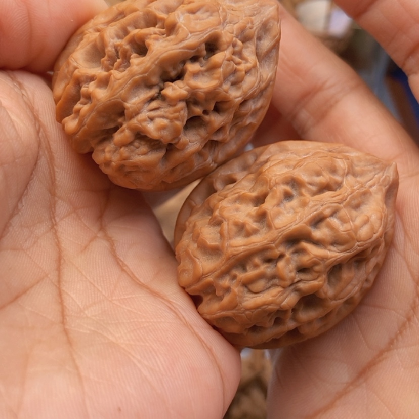 【闪购商品】文玩核桃把件一****。35.5火苗