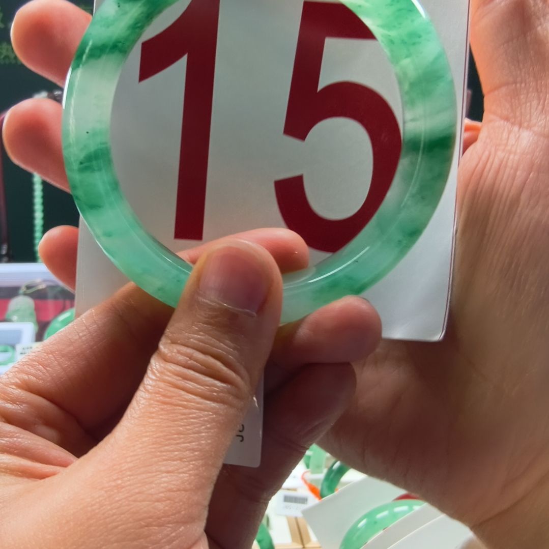 石英质玉（非洲翠）未镶嵌手镯