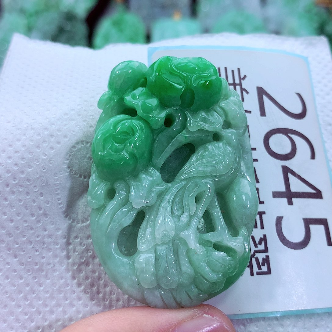 吊坠(不含链)未镶嵌翡翠