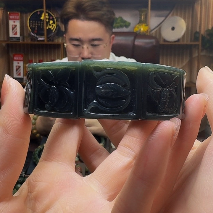 透闪石质玉手串未镶嵌?****源