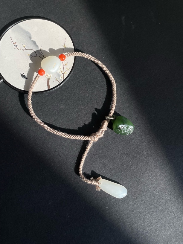 精品新疆和田玉原石洒金皮白玉搭碧玉籽莲蓬手串手绳款