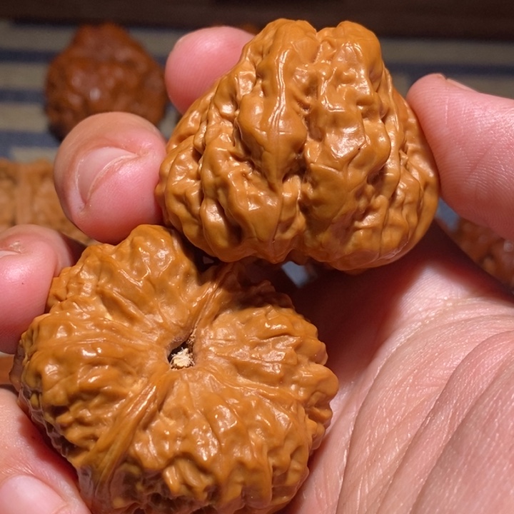 嚯***嚯文玩核桃吊坠核桃