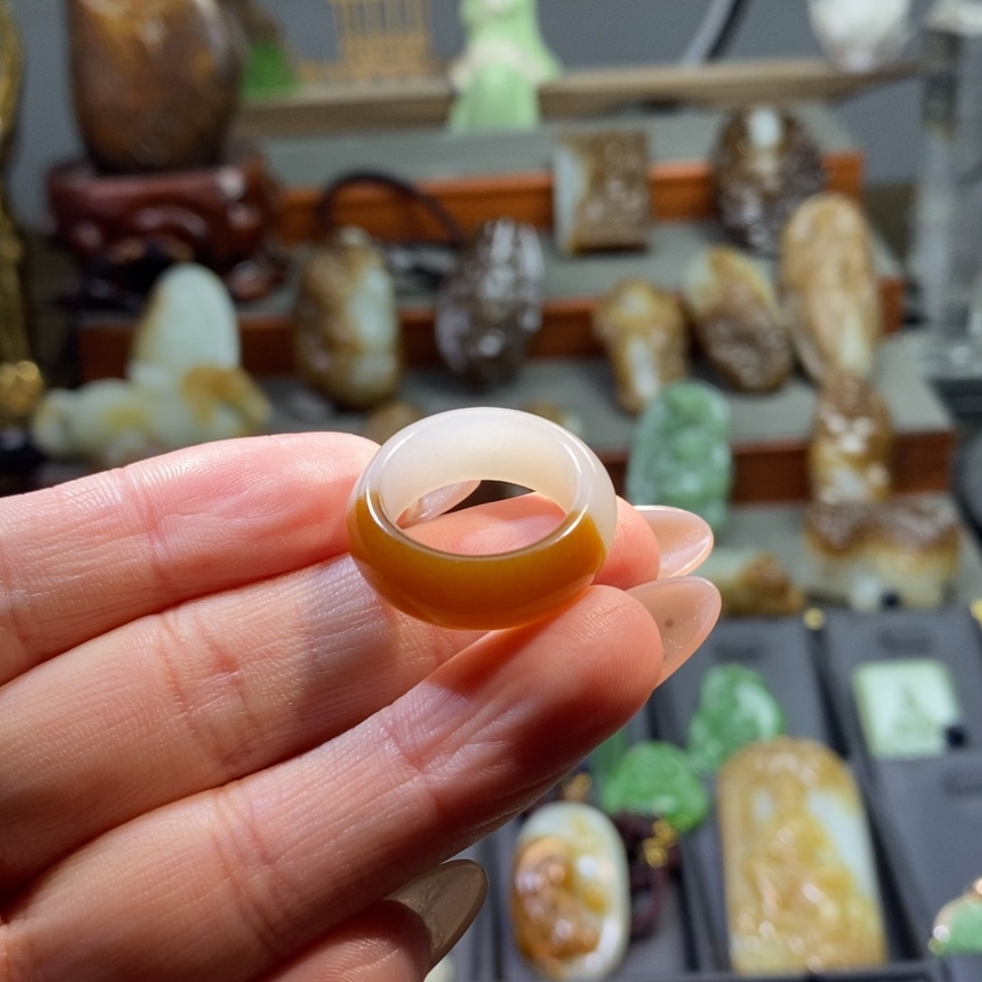 和田玉（糖玉）颈饰未镶嵌泡*?