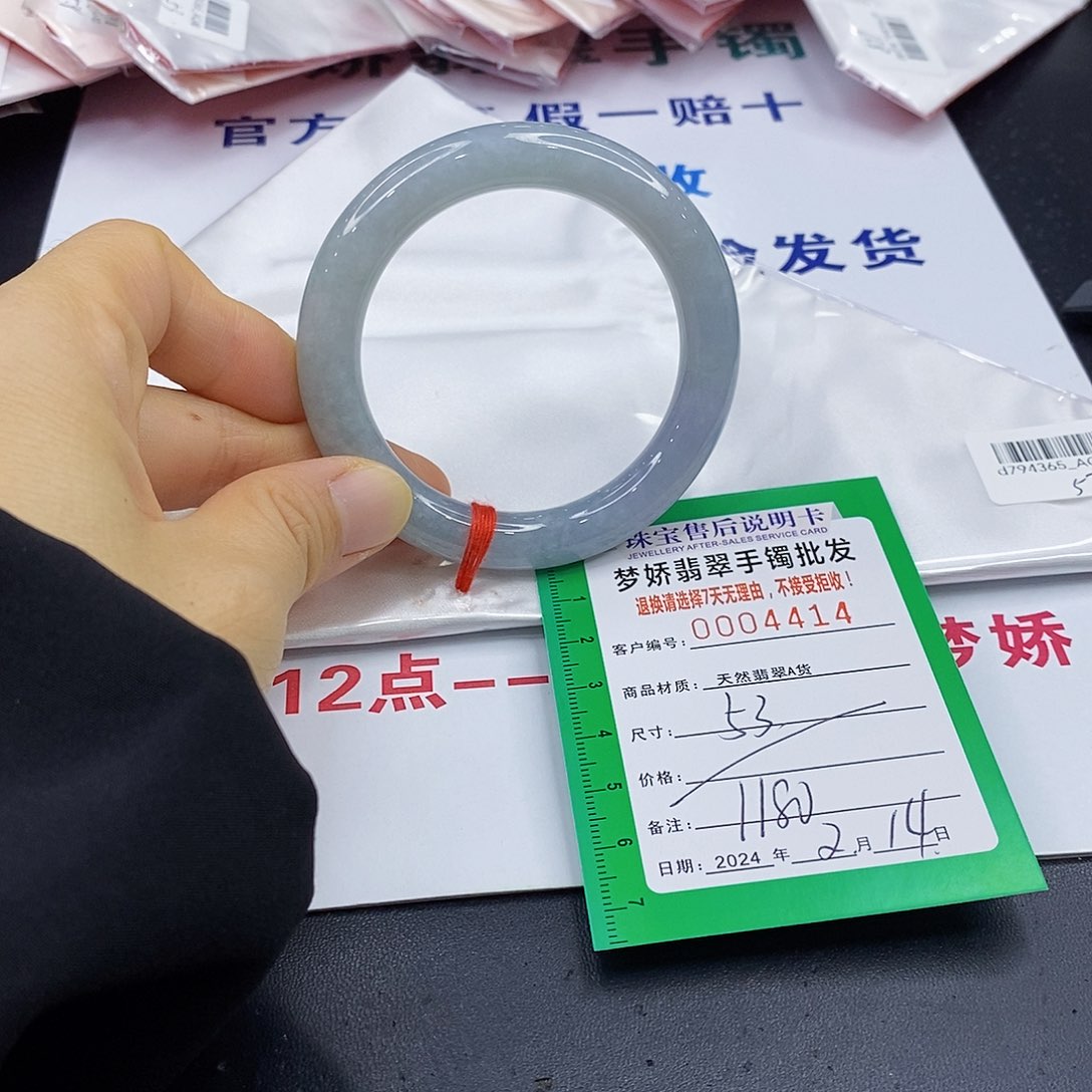 翡翠手镯未镶嵌翡翠手镯