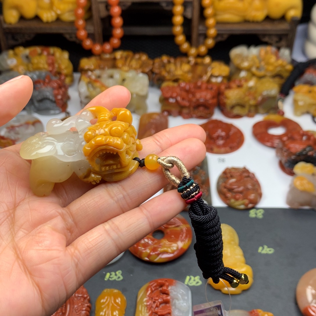 石英质玉（黄龙玉）挂件未镶嵌