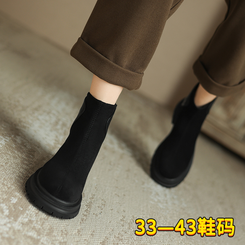 平底大码厚底马丁靴女41一43秋冬季绒面粗跟女靴2025新款中跟短靴