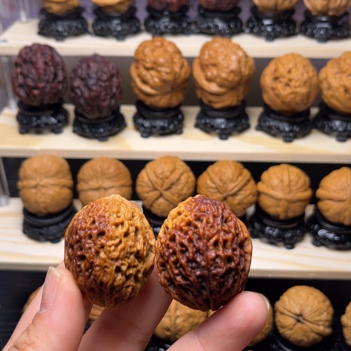 文玩核桃吊坠22w水龙纹绣球37尺