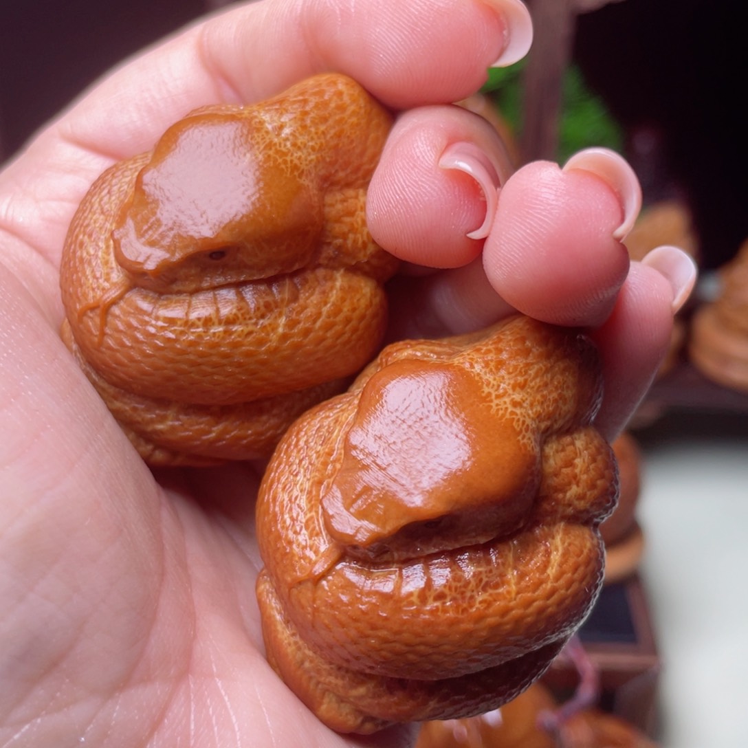 吊坠橄榄核蛇手球