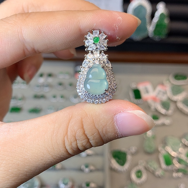 翡翠未镶嵌颈饰吊坠