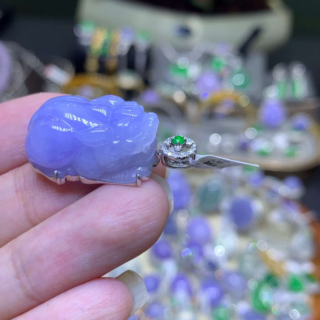 颈饰18K金镶嵌翡翠