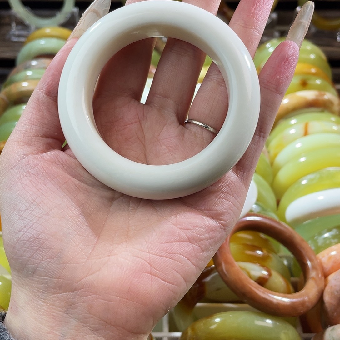 用***8蛇纹石玉未镶嵌手镯55