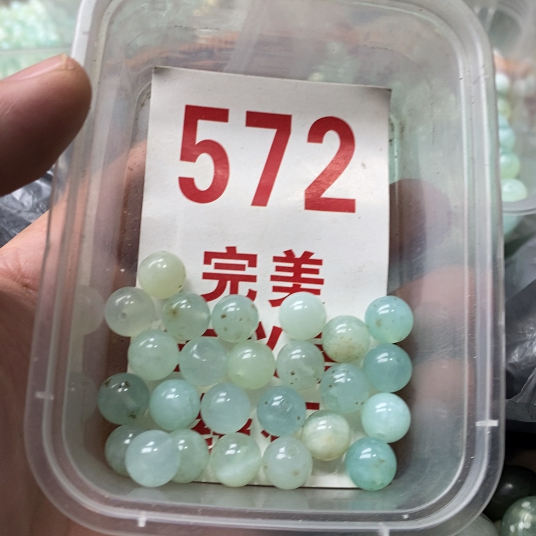 蛇纹石玉挂坠未镶嵌