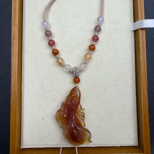 天然阿拉善溏心玛瑙鱼精品雕刻盘玩佳品质感送礼车挂包挂