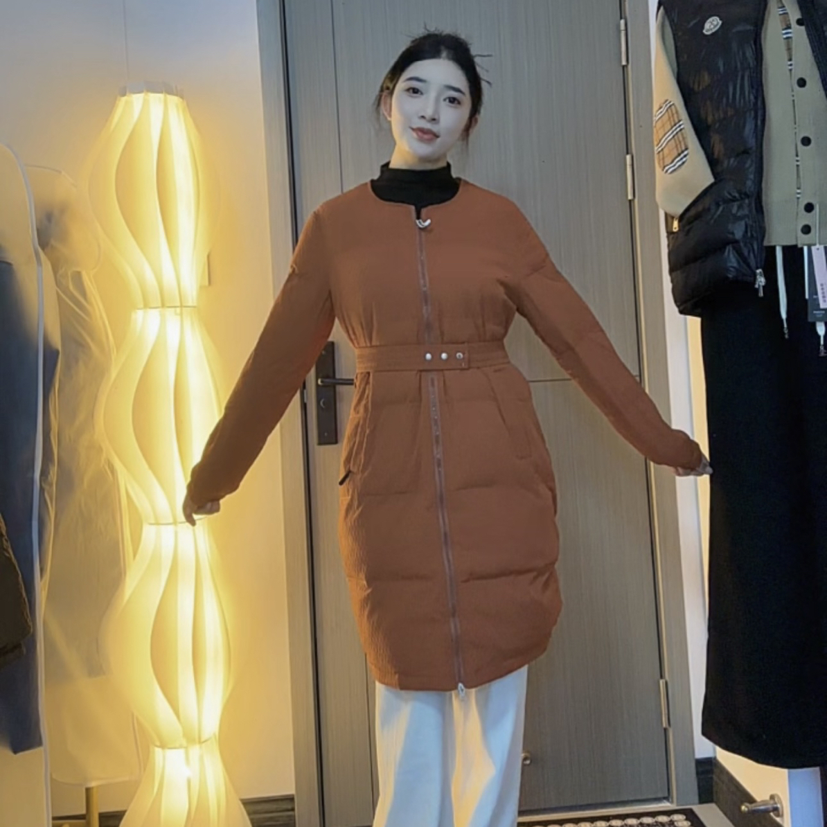 娜么美&服饰 冬季新款中长款收腰加厚外套女士百搭显瘦款