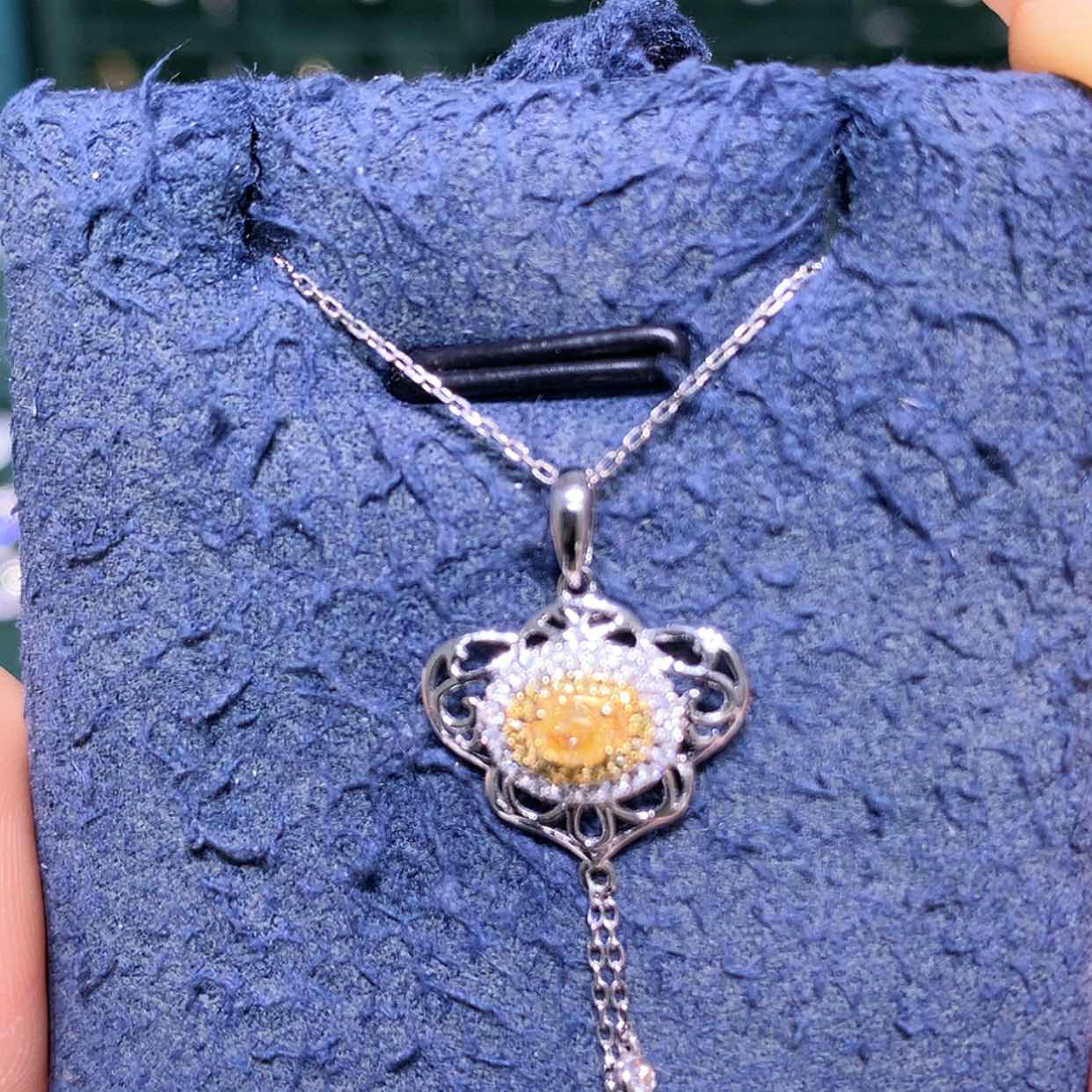 【闪购商品】钻石颈饰18K金镶嵌黄钻