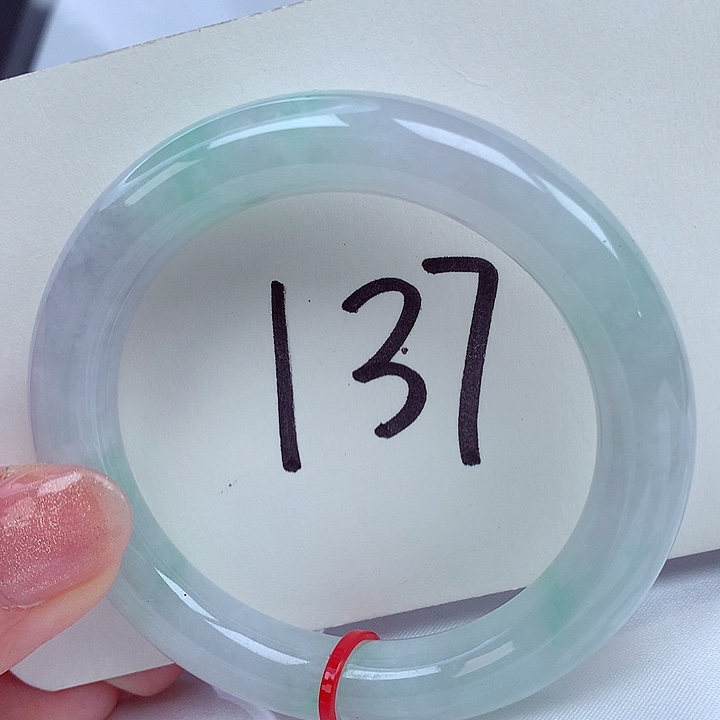 翡翠手镯未镶嵌翡翠