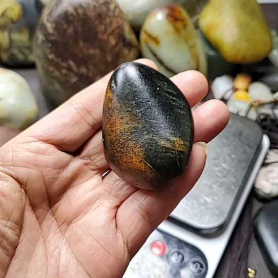 和田玉未镶嵌把件