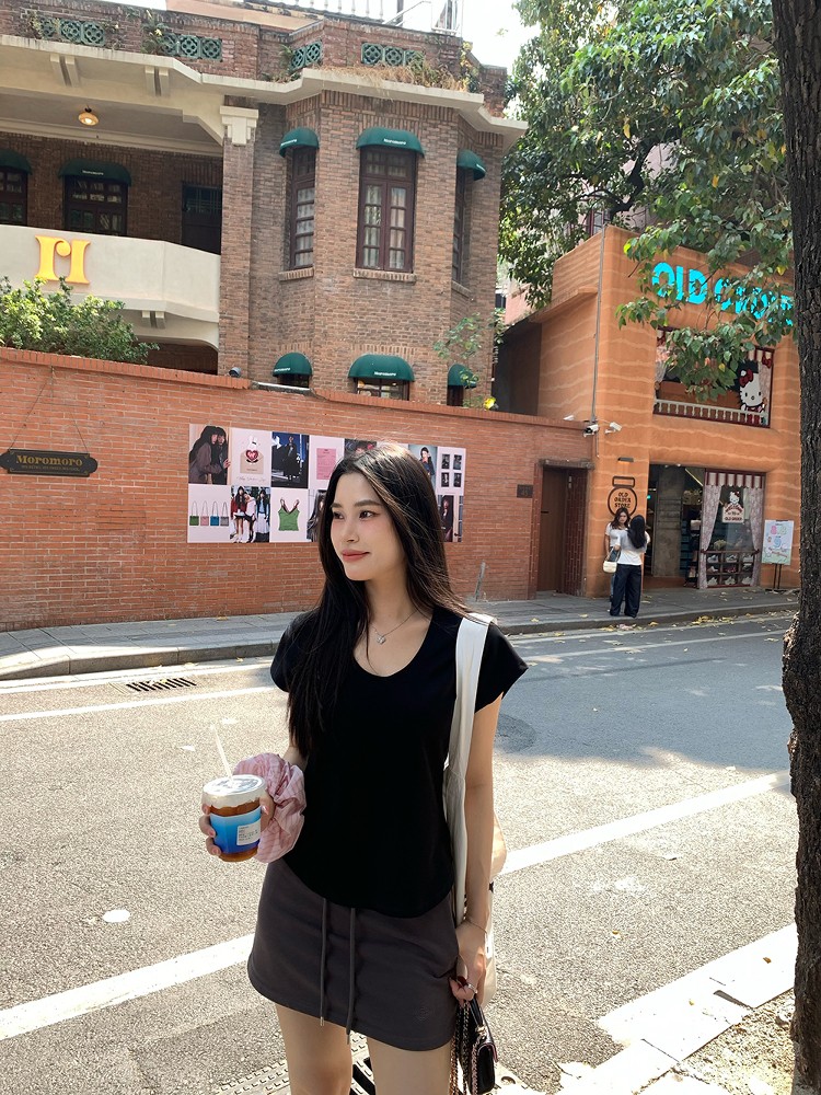 【清】NO退换ONEXH·2025夏季设计感极简U型领短袖T恤女质感百搭上衣