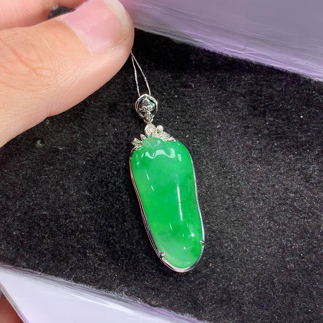 翡翠18K金镶嵌吊坠(赠链)