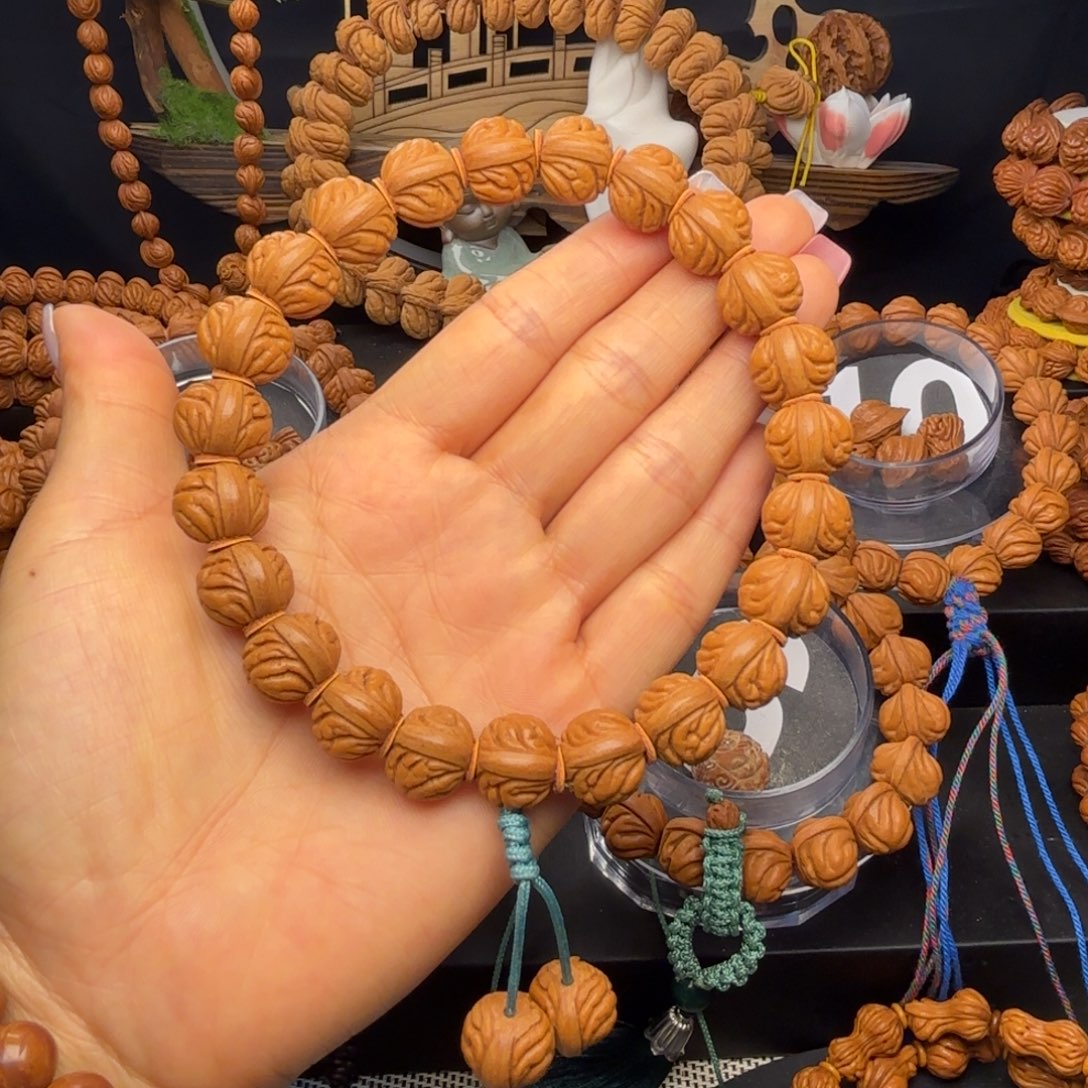 桃核吊坠野生小黑龙14手持