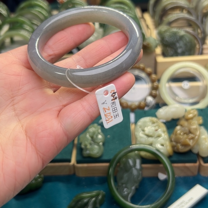 和田玉手镯未镶嵌?***至56.8圈围1231