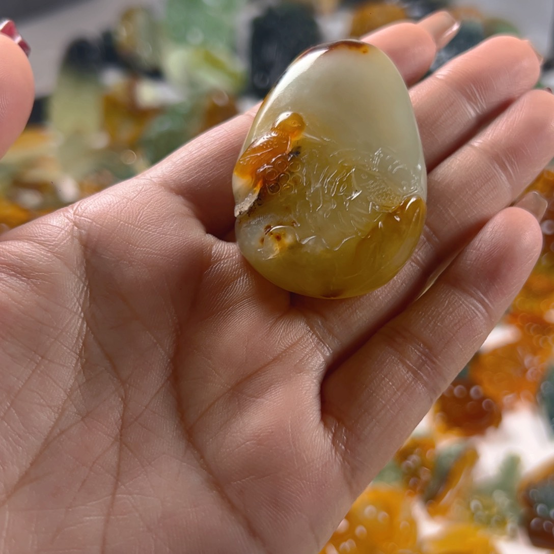 蛇纹石玉颈饰未镶嵌