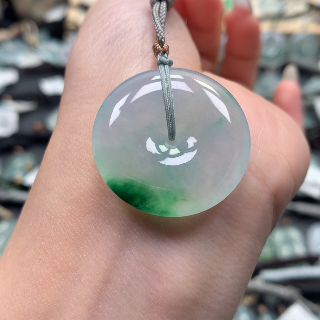 翡翠颈饰未镶嵌扣子