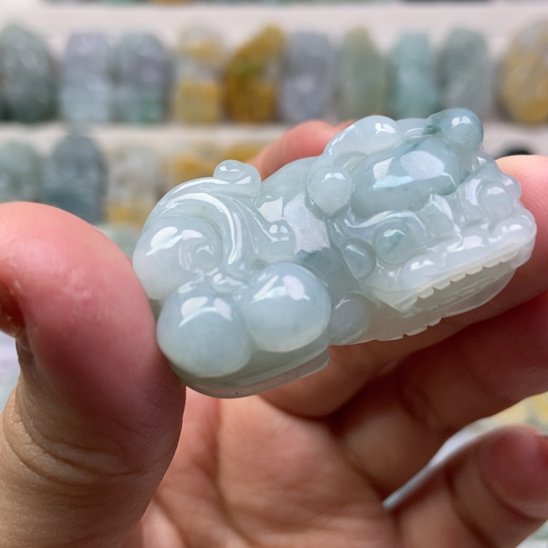 翡翠吊坠(赠链)未镶嵌