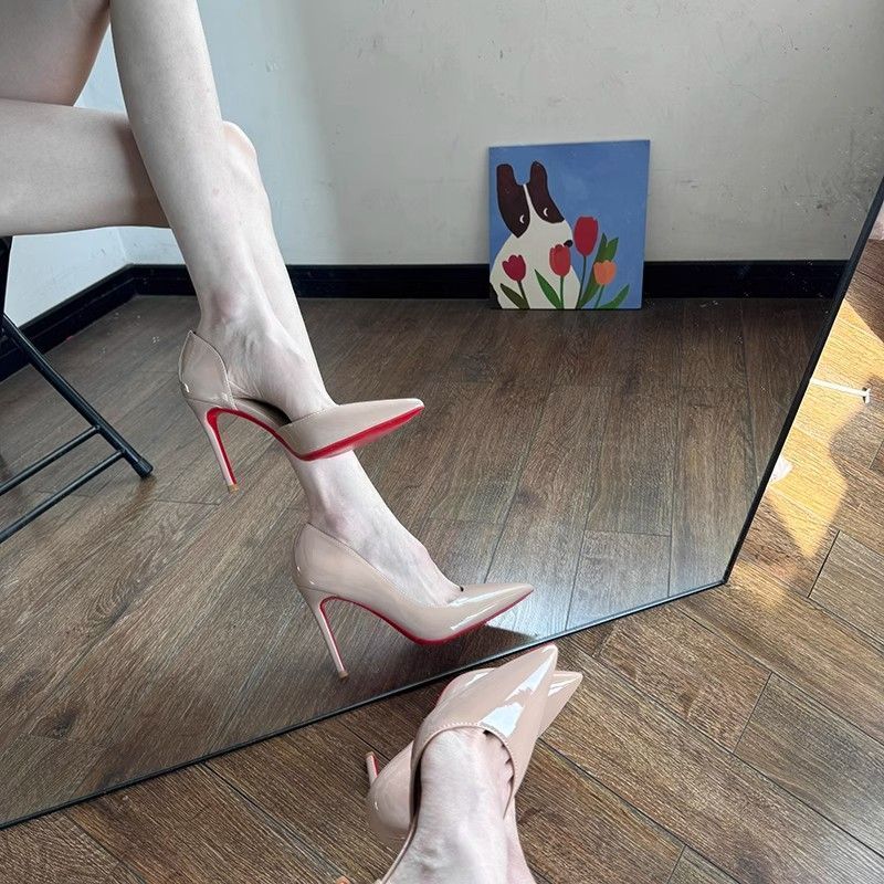 裸色高跟鞋女2025新款春夏尖头细跟侧空漆皮气质名媛红底职业单鞋