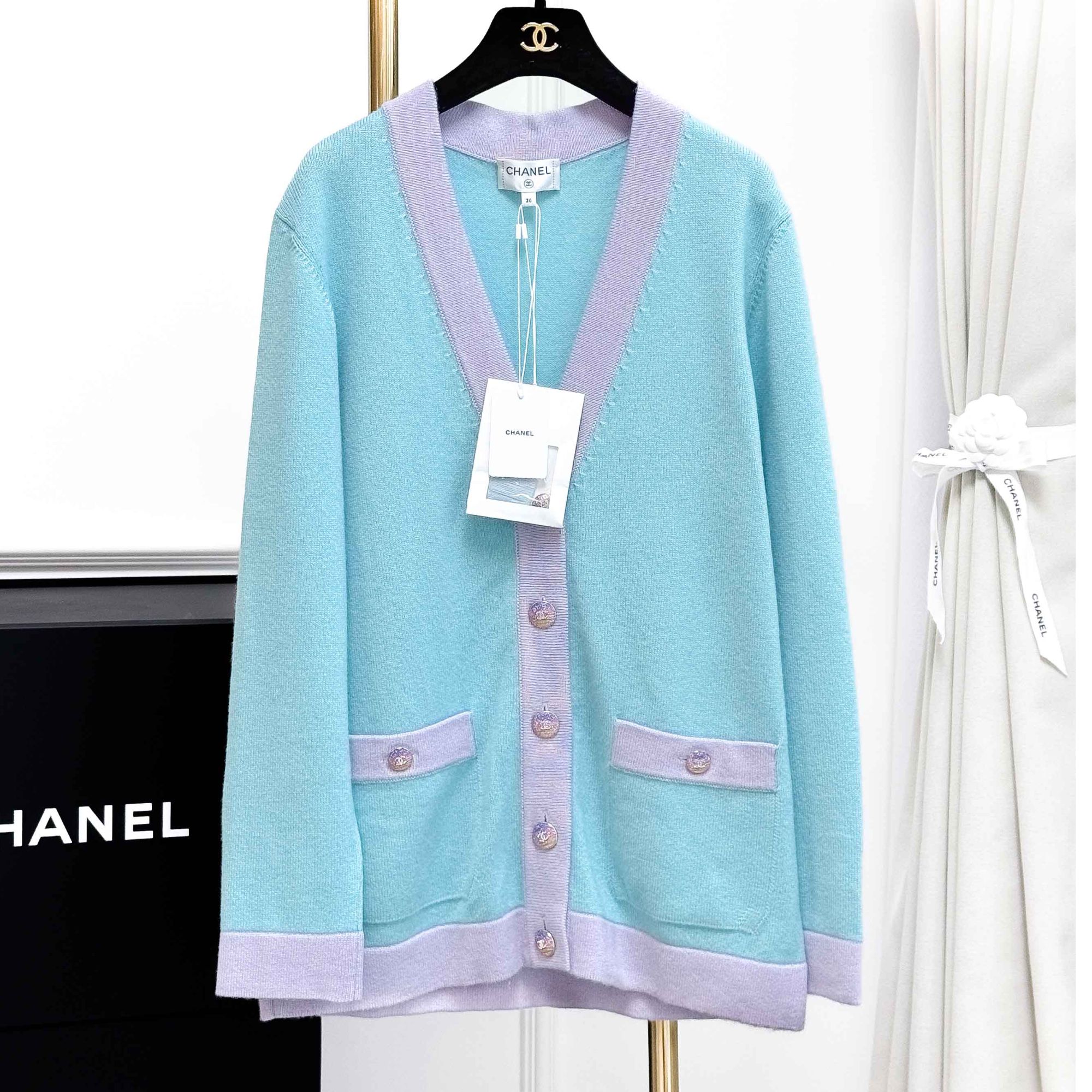 99新 Chanel/香奈儿 36码24C蓝色拼浅紫色滚边四口袋长款针织开衫