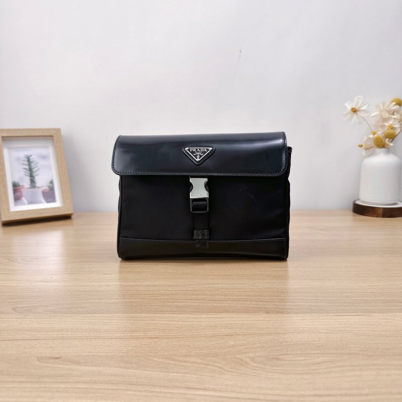 95新 Prada/普拉达 邮差包/单肩包/4205