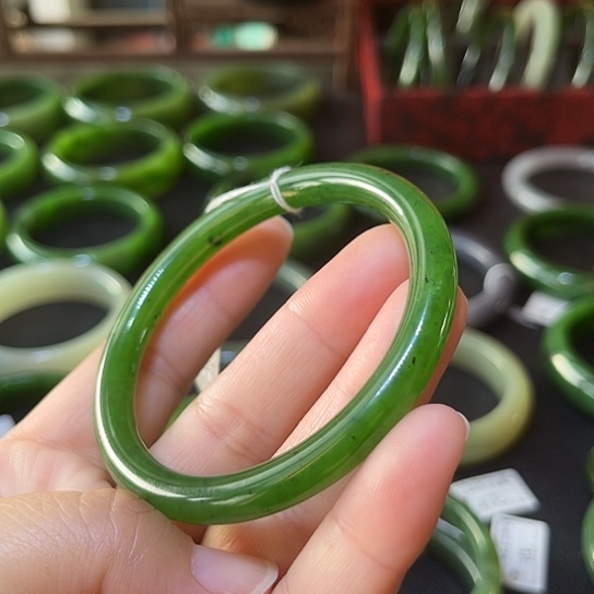 新***子和田玉未镶嵌手镯