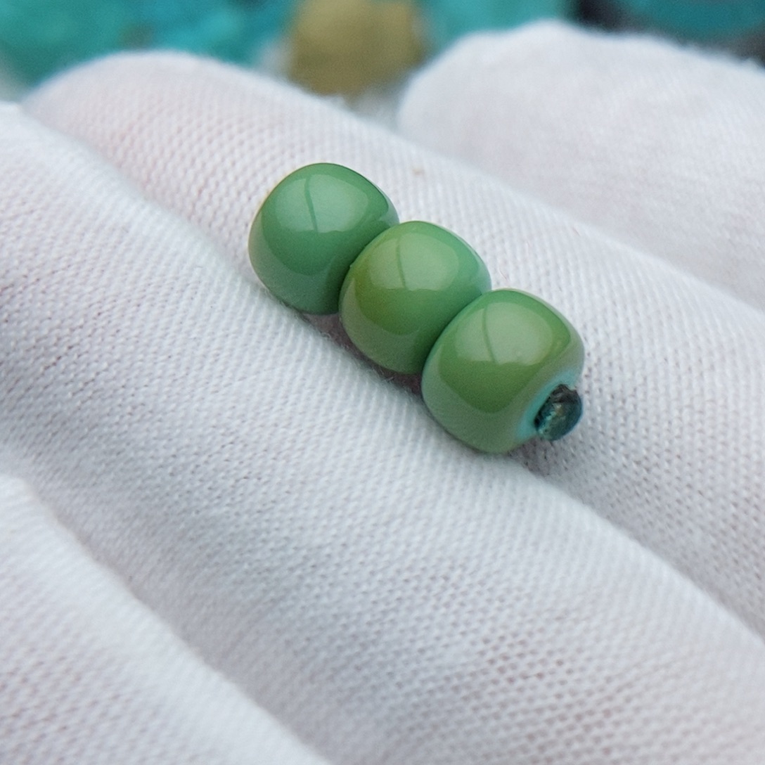 绿松石未镶嵌颈饰