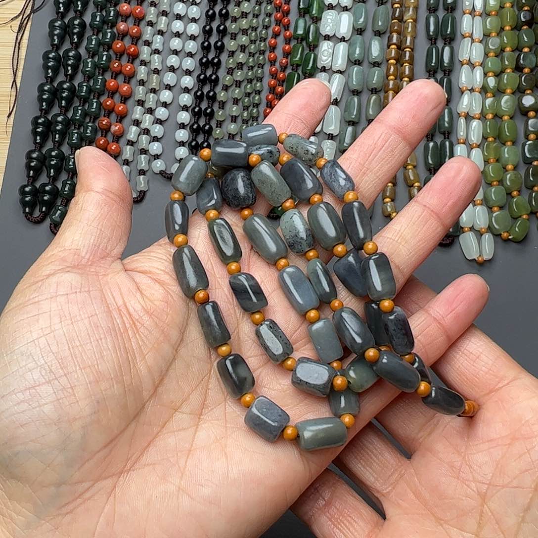 和田玉颈饰未镶嵌